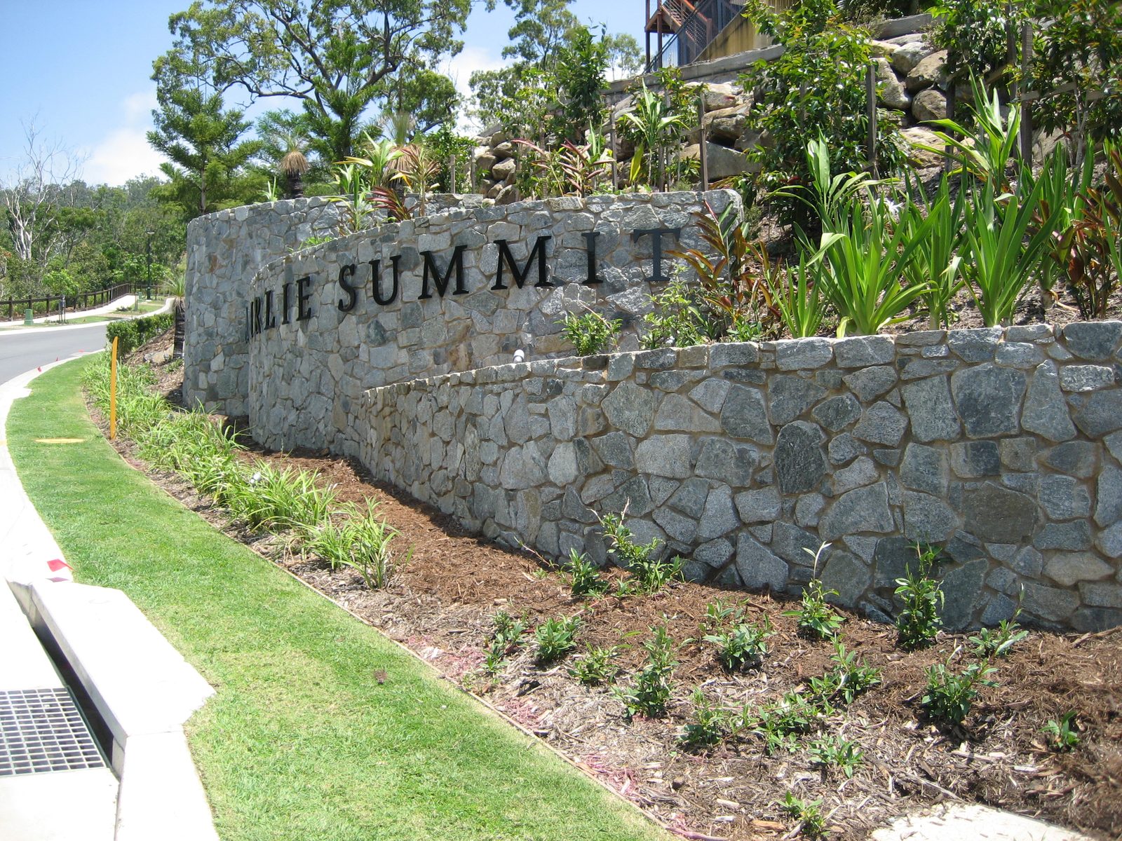 Airlie Summit, Airlie Beach, QLD — exterior finishes summit sign entrence