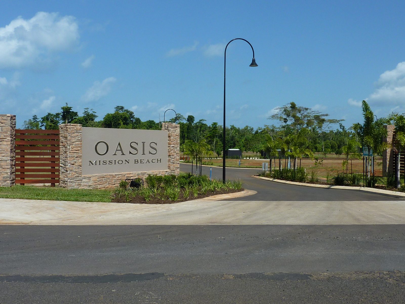 Oasis, Mission Beach, QLD — exterior finishes oasis signage 1